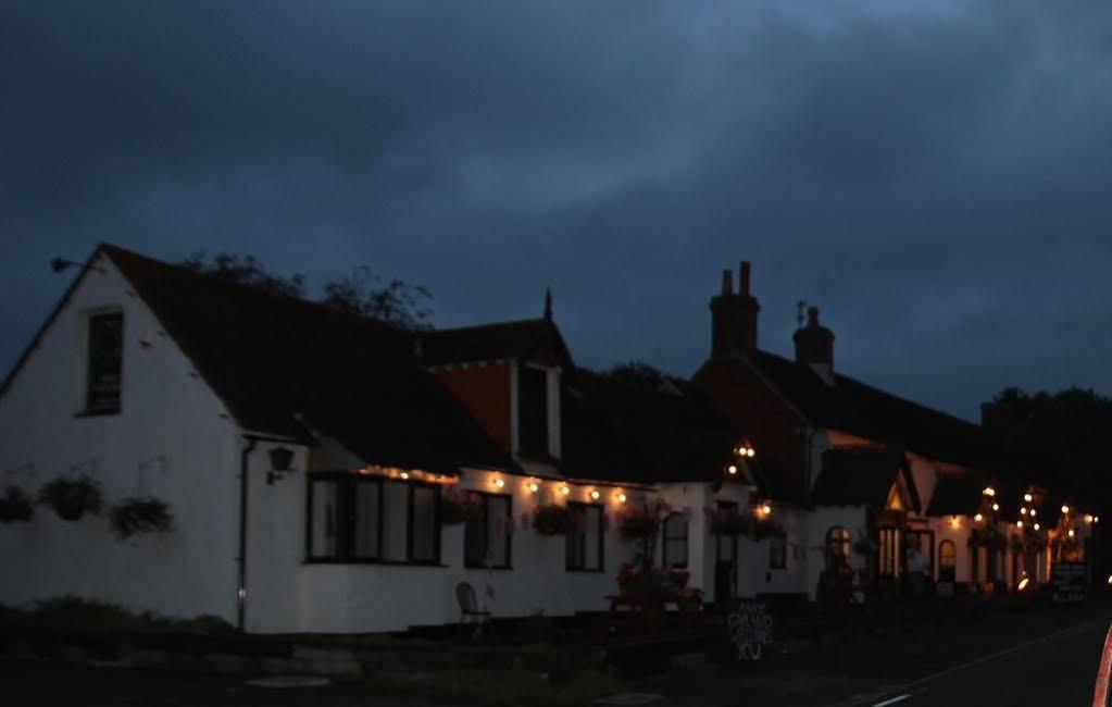 The May Garland Inn Hellingly Eksteriør billede